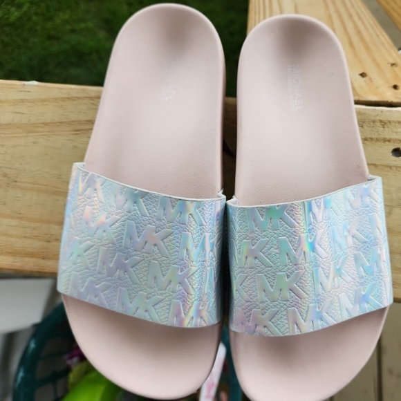 MK iridescent Gilmore Slides - Picture 2 of 4